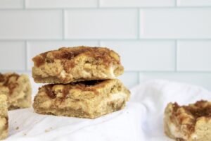 Cinnamon Roll Cheesecake Cookie Bars