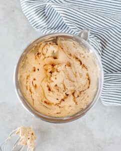 Fluffy Pumpkin Spice Buttercream Frosting